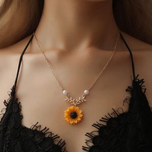 Delicate Sunflower Pendant Necklace For Women Creative Imitation Pearls Jewelry Necklace Clothes Accessories